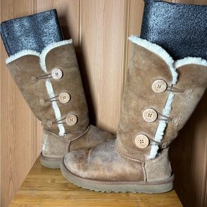 UGG Bailey Button Triplet Tall Sheepskin Boot Women's Size US 9 Chestnut